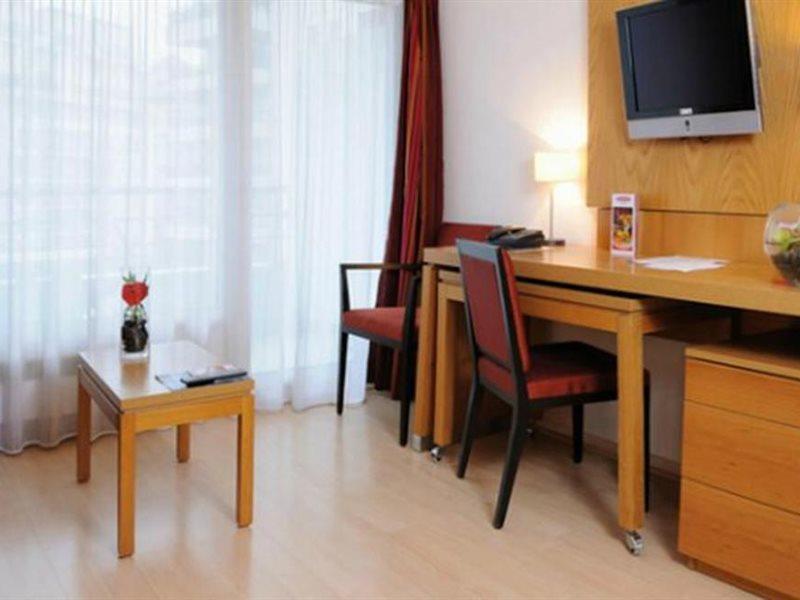 Residhome Courbevoie La Defense Екстериор снимка